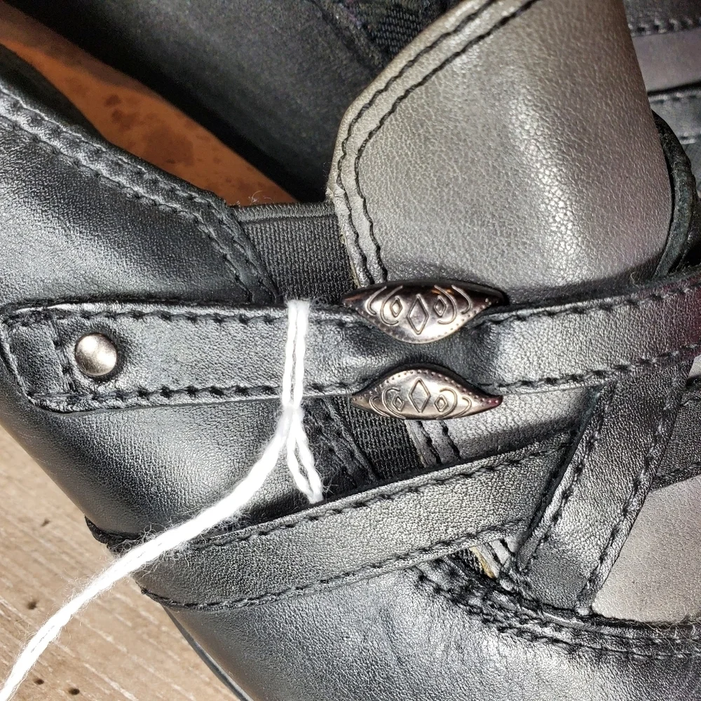 NWT Earth Black and Gray Women's Leather Slip-on Dress Shoes Size 9B Non-Slip